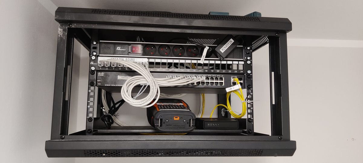 Rack sieciowy switch LAN — Electra-Instal Białystok